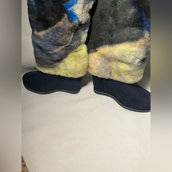 NWT  Ugg X Claire Tabouret Fluff Sapphire Boot - Picture 9 of 11